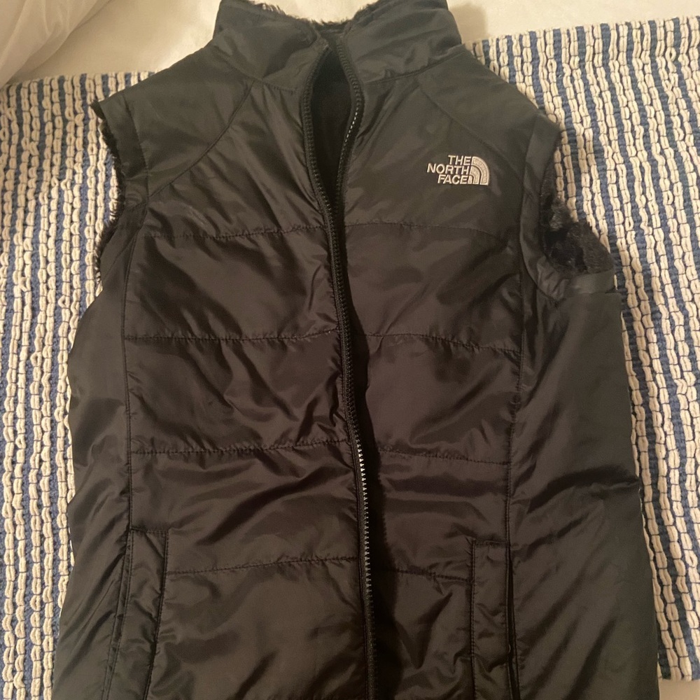 Reversible north face vest size medium. Worn less than 5 times.